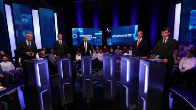 英国保守党6位竞逐党魁的候选人，获“第四频道”邀请出席电视辩论，但大热门、前外长约翰逊缺席，电视台故意留给他的发言台悬空。