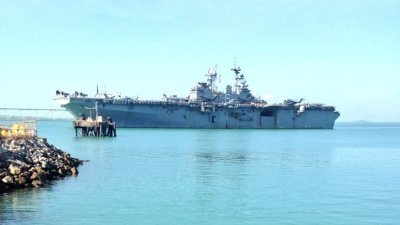 位于澳洲北领地的达尔文港设有可容纳美国军舰停泊的军事设施。但澳洲广播公司报导说，新港口可为更大型的两栖军舰提供更严谨且较不繁忙的作业基地。