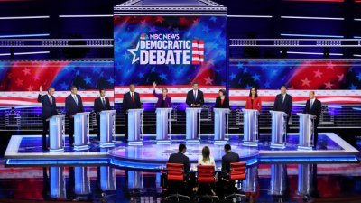 美国民主党当地时间周三晚举行首场党内初选的电视辩论，为2020总统大选揭开序幕。