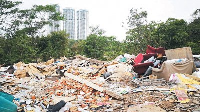 位于巴西古当区的非法垃圾丢弃地点。