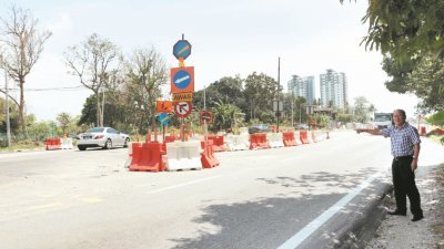 武吉敏惹阿尔玛路扩建道路不仅工程展延，入夜更没有任何的警示灯，威胁道路使用者安全。