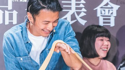 谢霆锋出席自家品牌“锋味”进军台湾记者会。