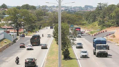 受访民众及专家表示，人们较关注的交通问题例如巴西古当大道拓宽工程并没有纳入《2030年新山市特别地区发展草图》中，因此感到失望。（档案照）