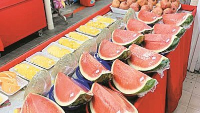 西瓜两周前因为货源不足起价，涨幅约10％。
