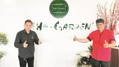 彭奕聪（左起）及The Garden餐馆的头手林忠利，坚持为食客提供“有诚意”的美食。