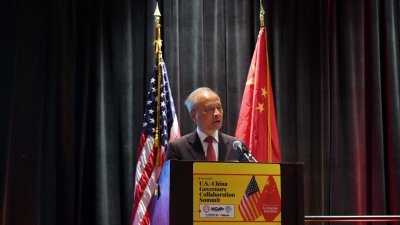 中国驻美国大使崔天凯在接受访问时，批评美国在贸易谈判中出尔反尔，“隔夜间就改变态度”。这是崔天凯日前在美国肯塔基州列克星敦的第5届中美省州长论坛上讲话。
