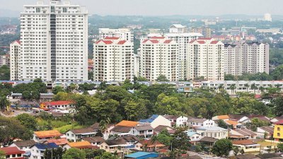 近年来马来西亚依斯干达的服务式公寓单位供过于求，导致许多本地业主因无法偿还房贷，面临产业被拍卖的窘境。（档案照）