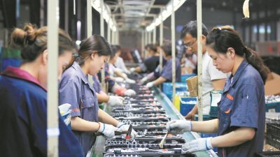 中国5月官方制造业PMI降至49.4点，低于预估中值49.9点。