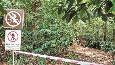 马来西亚森林研究院在森林步道禁区中，架设了显著的标志，提醒公众勿随意闯入禁区。