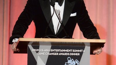 王力宏夺得“第十届美国亚洲文娱产业峰会”的“文娱创变者”大奖，并在台上感谢家人一路以来在音乐上的支持。