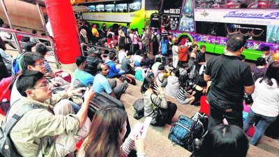 距离农历新年还有两个月，但新加坡返回大马的长途巴士车票销售情况热不起。