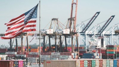 美国10月商品贸易赤字下降5.7%，至665亿美元。出口继9月下降1.3%后又下降了0.7。