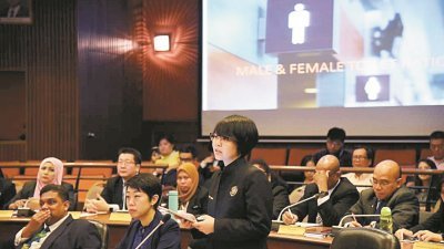 陈慧萍在例常会议促请槟岛市政厅根据国际建筑规范，调整男女厕所厕格比例，以减少女性在公共场合上厕所需久等的问题。