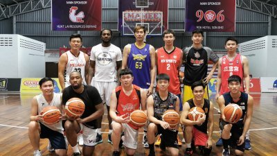 由陈利伟（后排左3）领军的马六甲篮球俱乐部争取在妈咪杯马六甲国际篮球邀请赛打出好成绩。