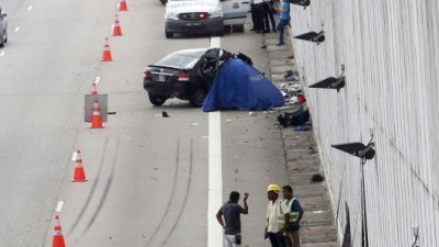 林财兴驾驶的马赛地轿车被指在新加坡亚逸拉惹高速公路逆向行驶，结果连撞三辆车、一辆摩哆和一辆私人巴士，酿一死四伤。（档案照）