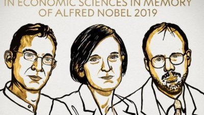班纳吉（左起）、迪弗洛、克雷默同夺诺贝尔经济学奖。（图取自网络）