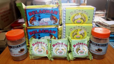 欧亚田峇拉煎厂生产的峇拉煎块和峇拉煎粉，销售至全马各地，香传全国。