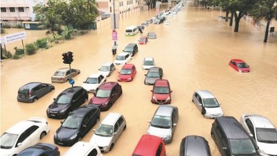 雪隆地区如今“逢雨成灾”，多名专家呼吁政府加强及兴建更多的防洪系统。（档案照）