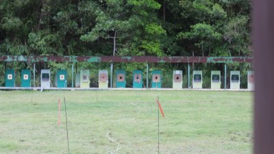 柔佛州射击总会拥有25公尺射程的专业射击场，供选手训练用途。
