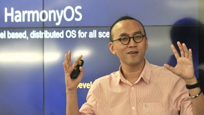 华为全球产品营销官黄家文在媒体圆桌会议上，分享最新发布的鸿蒙OS系统及5G SoC芯片麒麟990的详细资讯。
