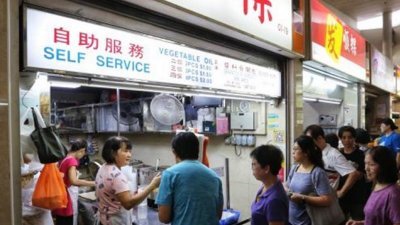 新加坡勿洛转换站小贩中心的勿洛水粿入选“必比登推介”（Bib Gourmand）名单。