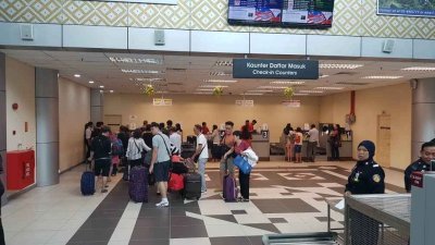 怡保苏丹阿兹兰沙机场周五再有3趟航班被取消，有795名乘客受到影响。