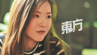 苏静雯为了不让自己一直待在舒适圈，在经过多番考虑后而决定与属于中文公司的巨木音乐签约，并学习华语让自己成长。