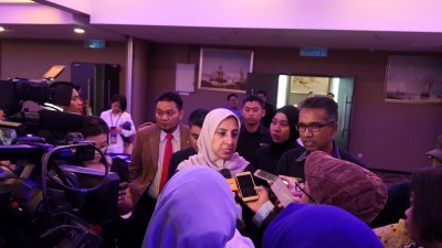 拉蒂法出席沙巴媒体在必打丹某酒店进行的媒体交流会，并向记者发言。