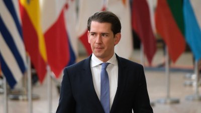 外界预料，33岁的奥地利前总理库尔茨（中）将重作冯妇，但要筹组政府不易。（图取自网络）