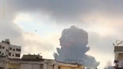 爆炸发生后，贝鲁特港口上空出现蘑菇云。
