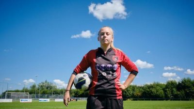 19岁的女球员埃伦-弗克马将在下赛季加盟VV Foarut球会男足一线队，参加2020/21赛季荷兰第四级别男子联赛。