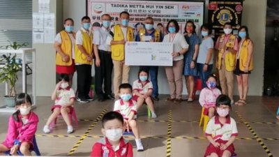 槟城光大狮子会献捐义款予慧音社慈幼义学园。