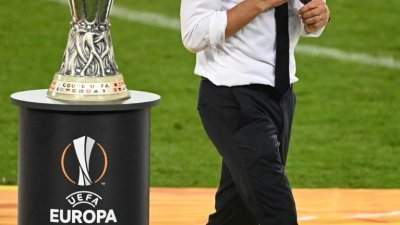 国际米兰主帅孔蒂在球员和执教生涯中，连续4届欧战决赛败北（1997、1998、2003年欧冠；2020年欧洲联赛），欧战瓶颈始终难破。