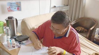 苏建祥上周入住国家心脏中心时，也忙于选区事务。