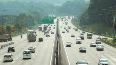 政府解除跨州禁令后，周六的南北大道车量虽增多，但整体交通顺畅。