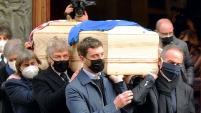 几天前去世的意大利1982年世界杯夺冠英雄保罗-罗西在进行葬礼期间，家中竟然来了梁上君子。