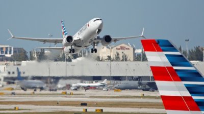 美国联邦航空局（FAA）上个月解除波音737 MAX型客机长达20个月的禁航令后，这型客机当地时间周二重返美国商业客机市场，首航由佛罗里达州迈阿密市（图）飞往纽约州纽约市拉瓜迪亚机场。