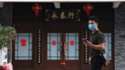 新加坡新冠肺炎永泰堂感染群中的确诊女导游，在隔离11天后战胜病魔出院。