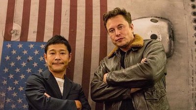 前泽友作与SpaceX执行长马斯克（右）合影。