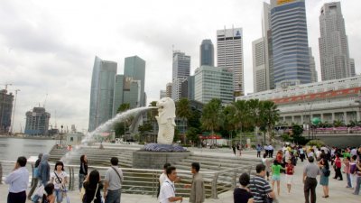 联合国经济和社会事务部的数据显示，在新加坡工作和定居的外来人口中，多达44％在马来西亚出生，这也意味著新加坡大部分外来人口来自马来西亚。（档案照）
