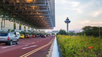 新加坡樟宜机场器控制塔灭火系统启动致人员疏散，令59趟航班受影响。