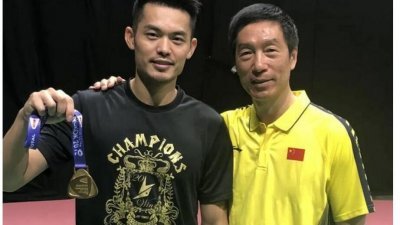 随著林丹（左起）宣布退出中国国家羽球队后，伴随了“超级丹”长达16年的国羽教练李志峰也宣布退役。