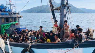 数百名罗兴亚难民早前偷渡前来我国时，被海事执法机构扣留。（档案照）