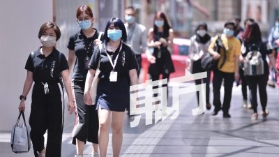 政府宣布在8月1日起，在公共场所及公交上强制民众戴口罩，以防止新一波疫情爆发。（摄影：曾钲勤）