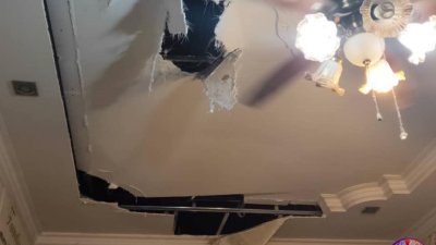 匪徒潜入乌鲁地南一间住宅，撬开天花板潜入屋内干案。