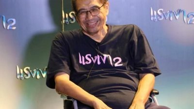 泰国名导查宁索恩日前惊传在家离世的消息，震惊整个泰国娱乐圈。