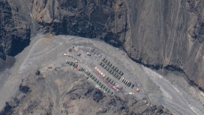 美国一间卫星影像公司，发放本月22日拍摄的卫星图片显示，中印双方在发生冲突的加勒万河谷地区加强军事部署。