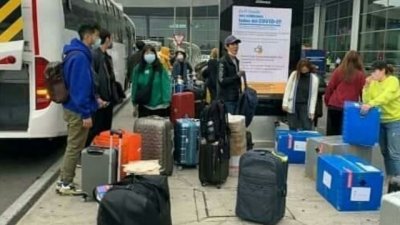 新电影《波哥大》在哥伦比亚紧急停拍，宋仲基与剧组人员已经回到韩国。