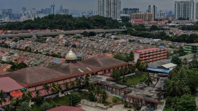 吉隆坡市政局将于周六起进行大型消毒工作，首站择定大城堡占美清真寺周围的公共设施。