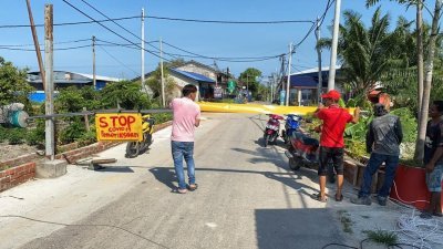 霹雳双武隆渔村周六（28日）上午起自我“封村”，禁止闲杂人入村，以防范新型冠状肺炎。